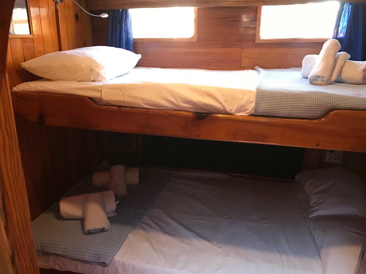 Boat The Umoja Experience *